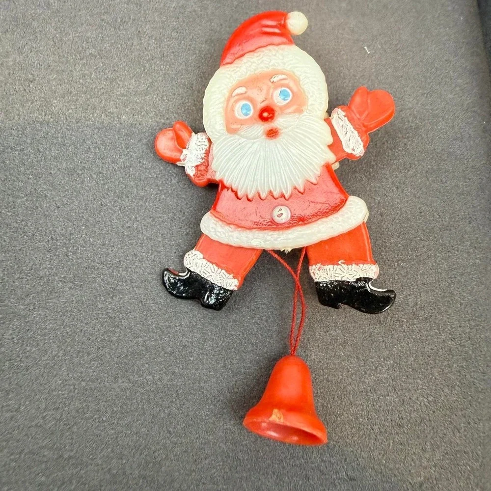 Avon Vintage Christmas Santa Pin Bell Dangle Kitsch Retro Brooch
